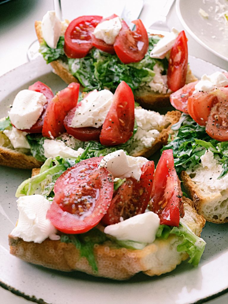 Grzanki z grilla caprese